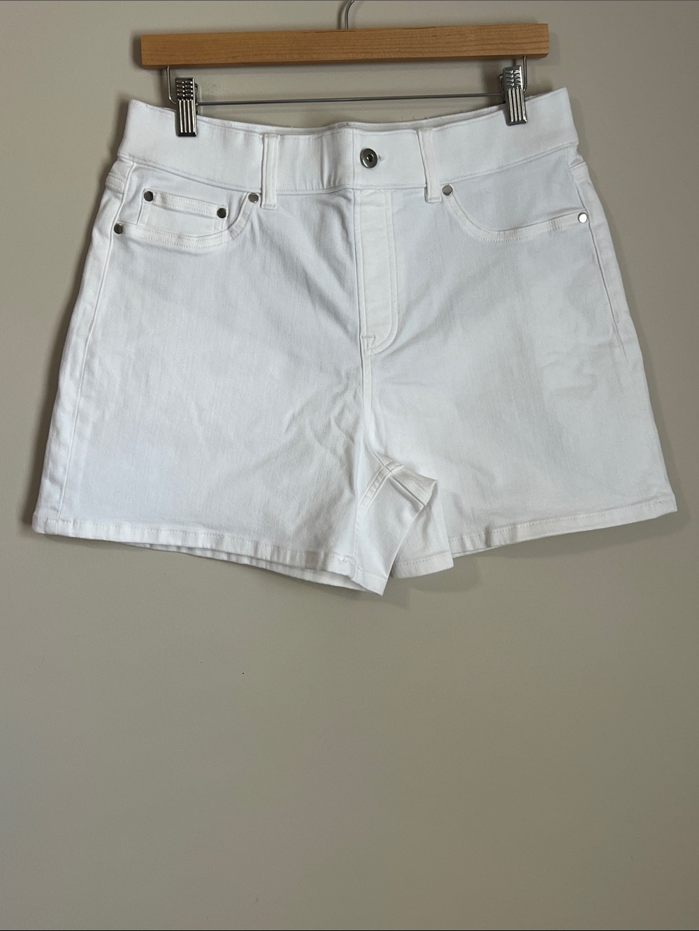 NEW SPANX Large women's denim short 5" white pull on Women's NWT